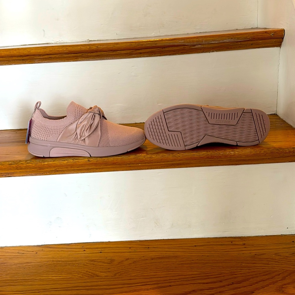 Brand new never worn Skechers girls sneakers